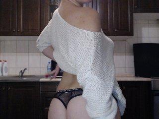 BlondeDoll22 bongacams