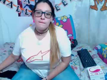 candyfoxxx19 chaturbate