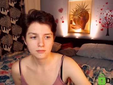 stesha_scissors_julia chaturbate