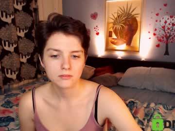 stesha_scissors_julia chaturbate