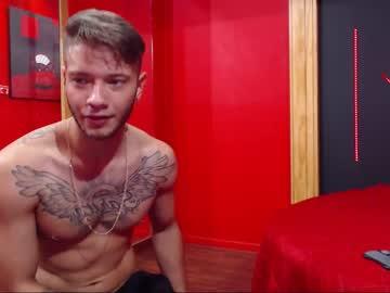 thom_skinny chaturbate