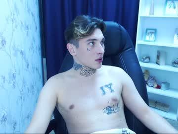 vikkikriss chaturbate